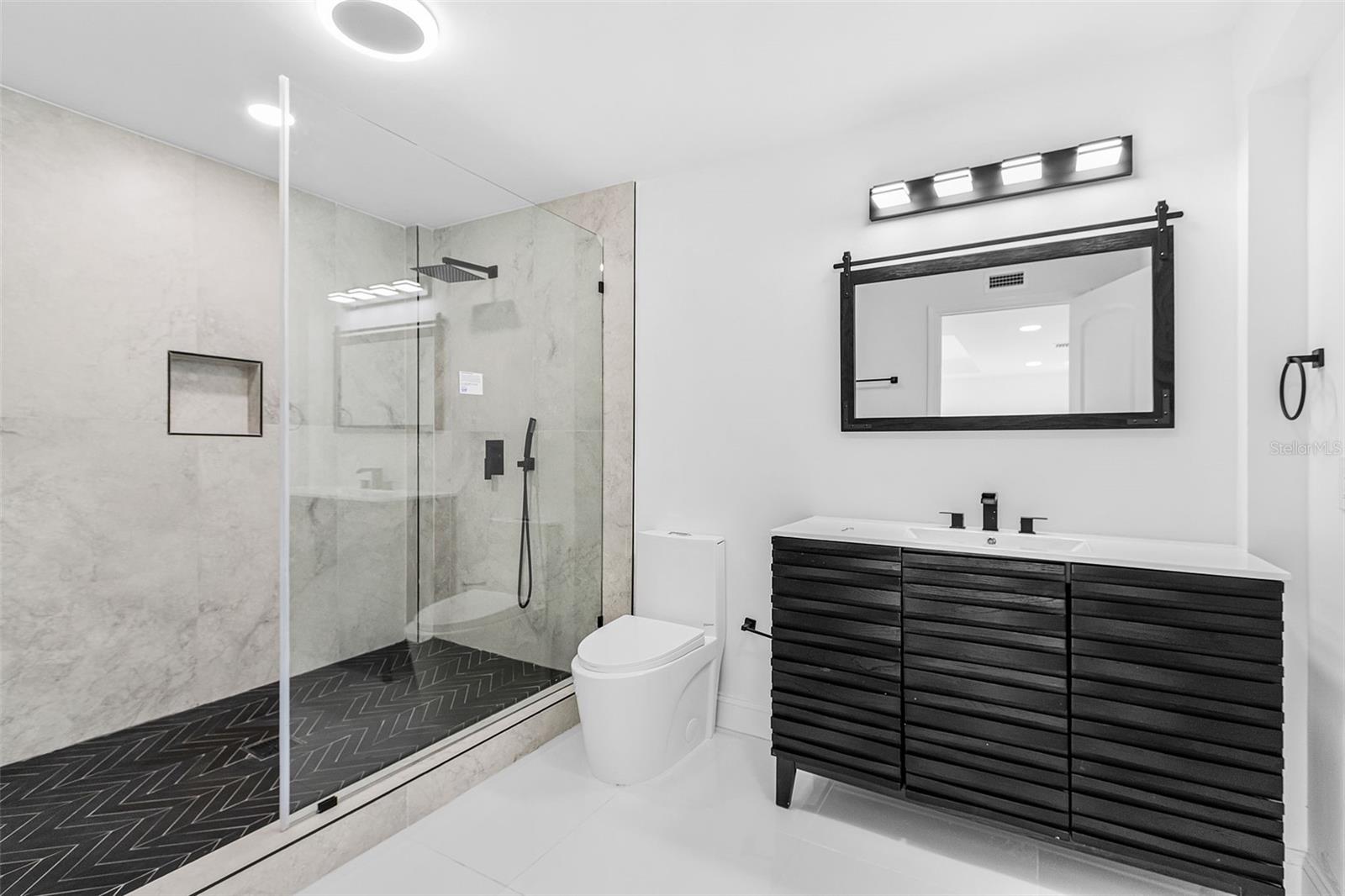 Image 5 of 36 For 2901 10th Street Sw