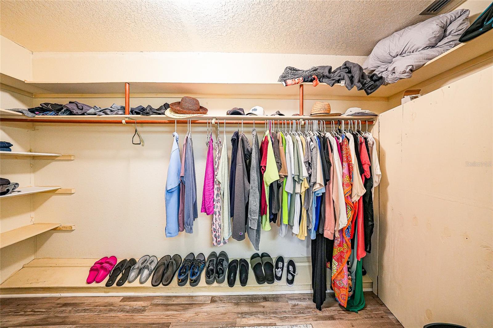 Image 22 of 49 For 820 Santa Margerita Lane