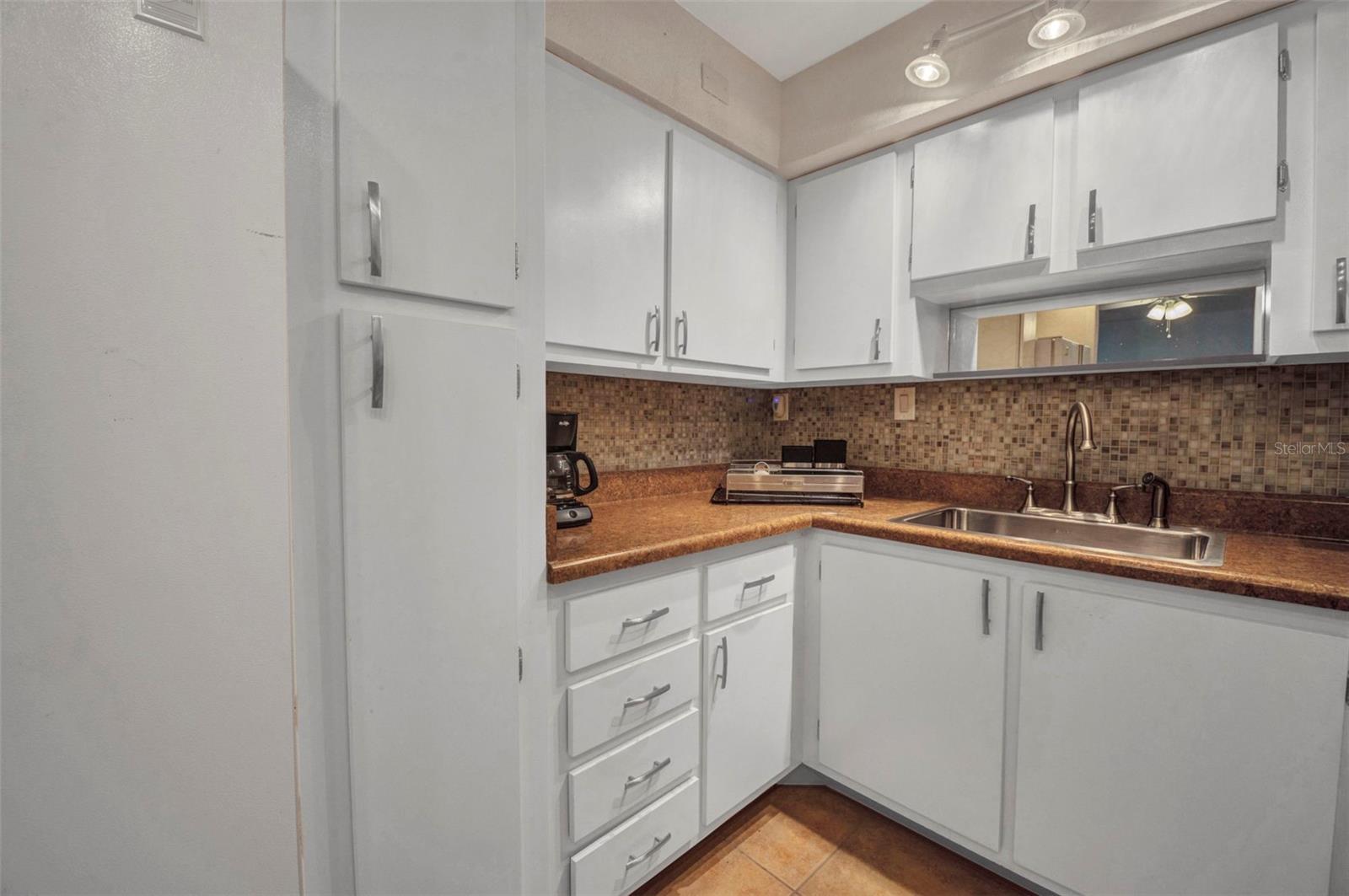 Image 18 of 47 For 21287 Gertrude Avenue 211