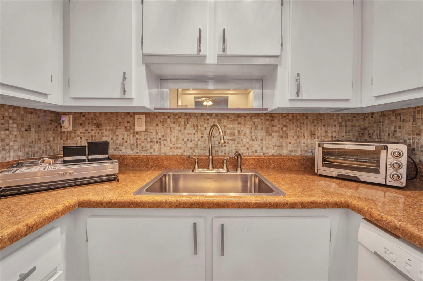 Image 19 of 47 For 21287 Gertrude Avenue 211