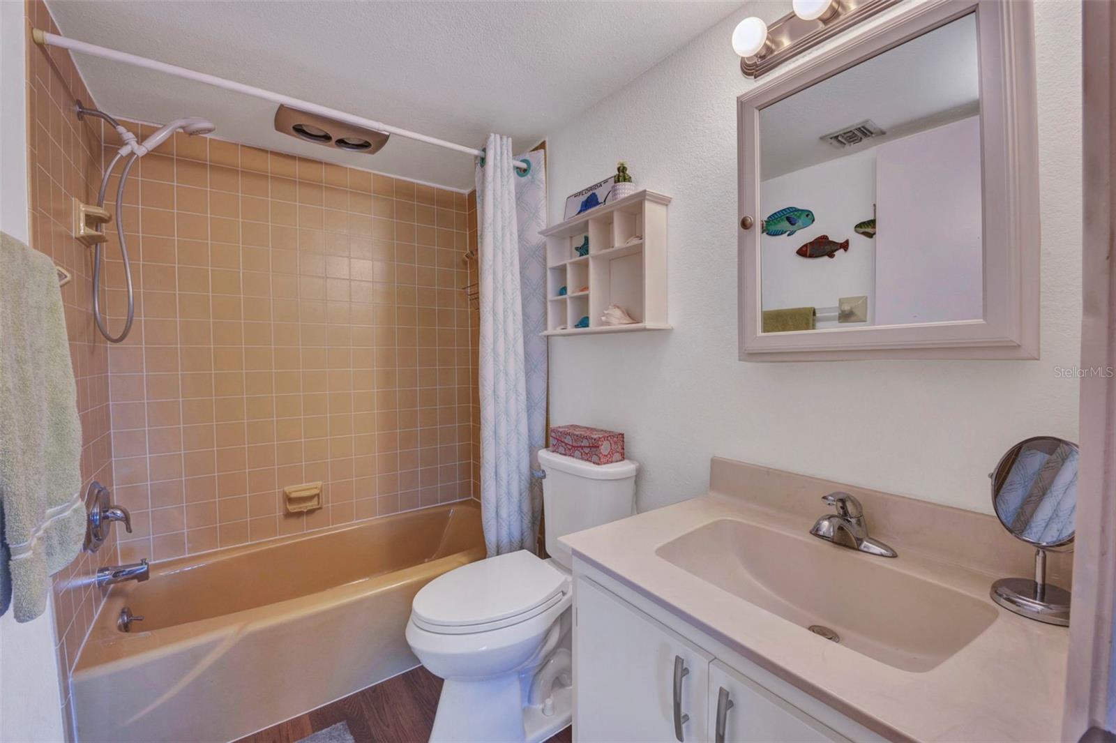 Image 20 of 47 For 21287 Gertrude Avenue 211