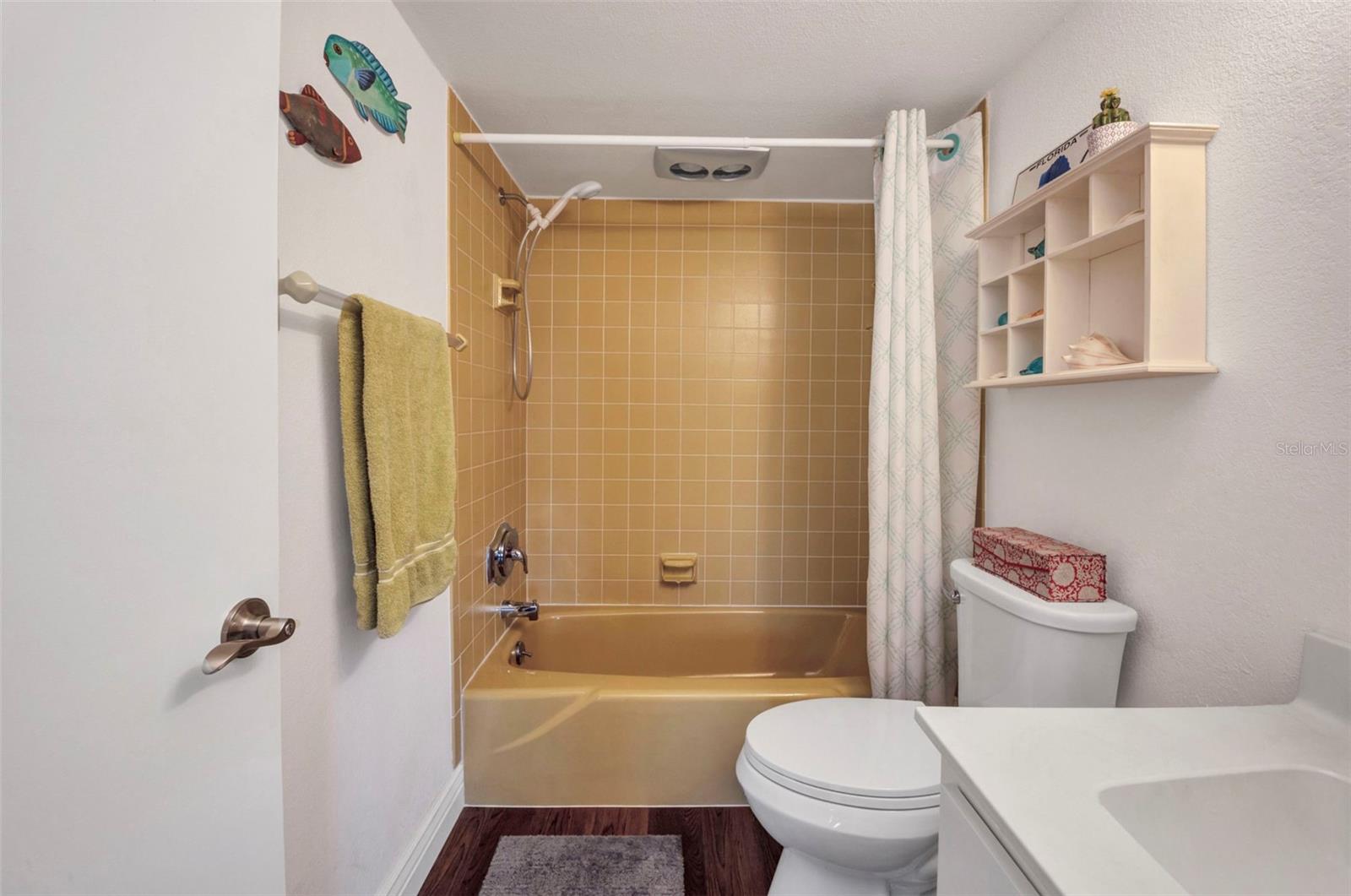 Image 21 of 47 For 21287 Gertrude Avenue 211