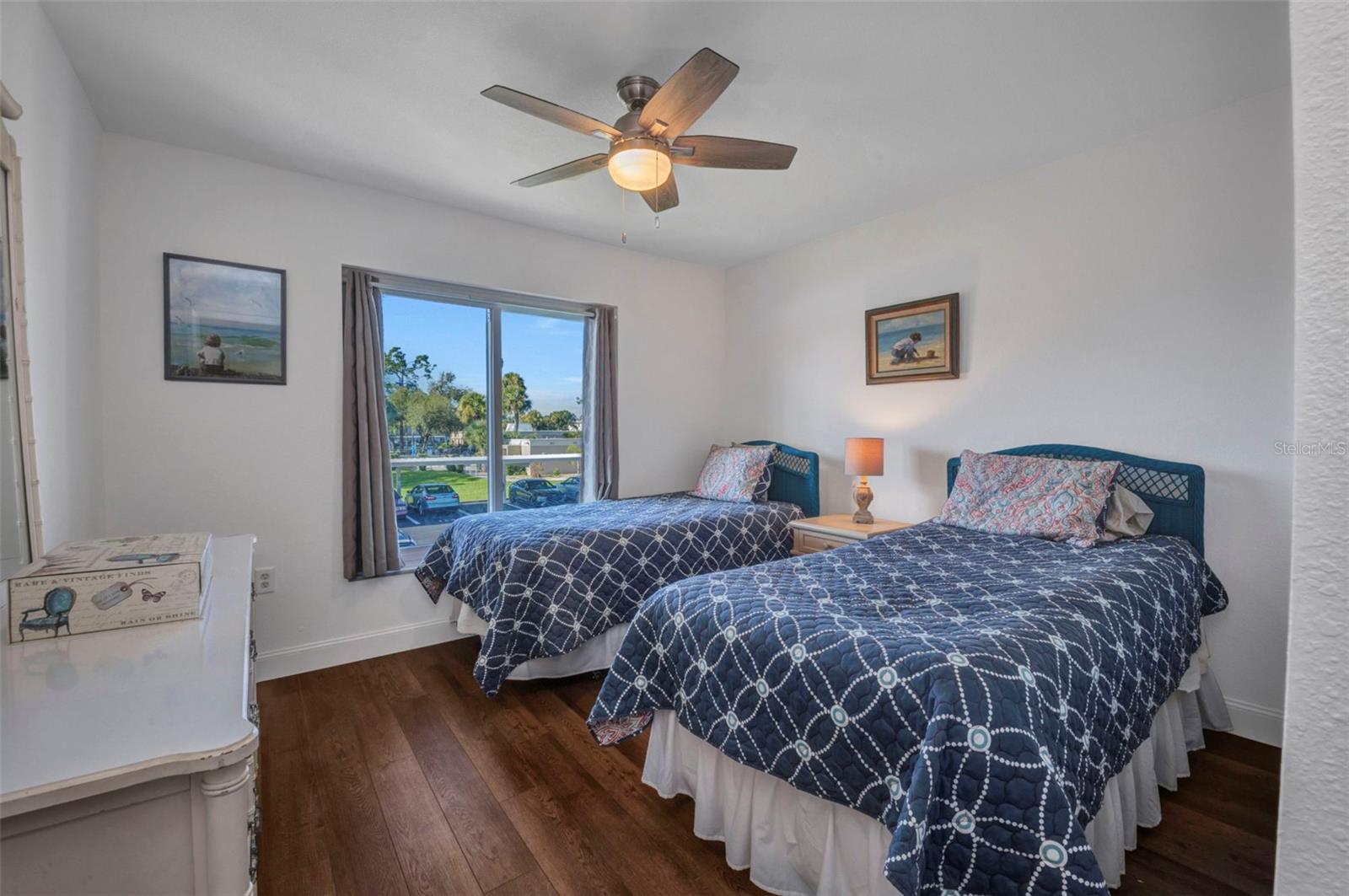 Image 22 of 47 For 21287 Gertrude Avenue 211