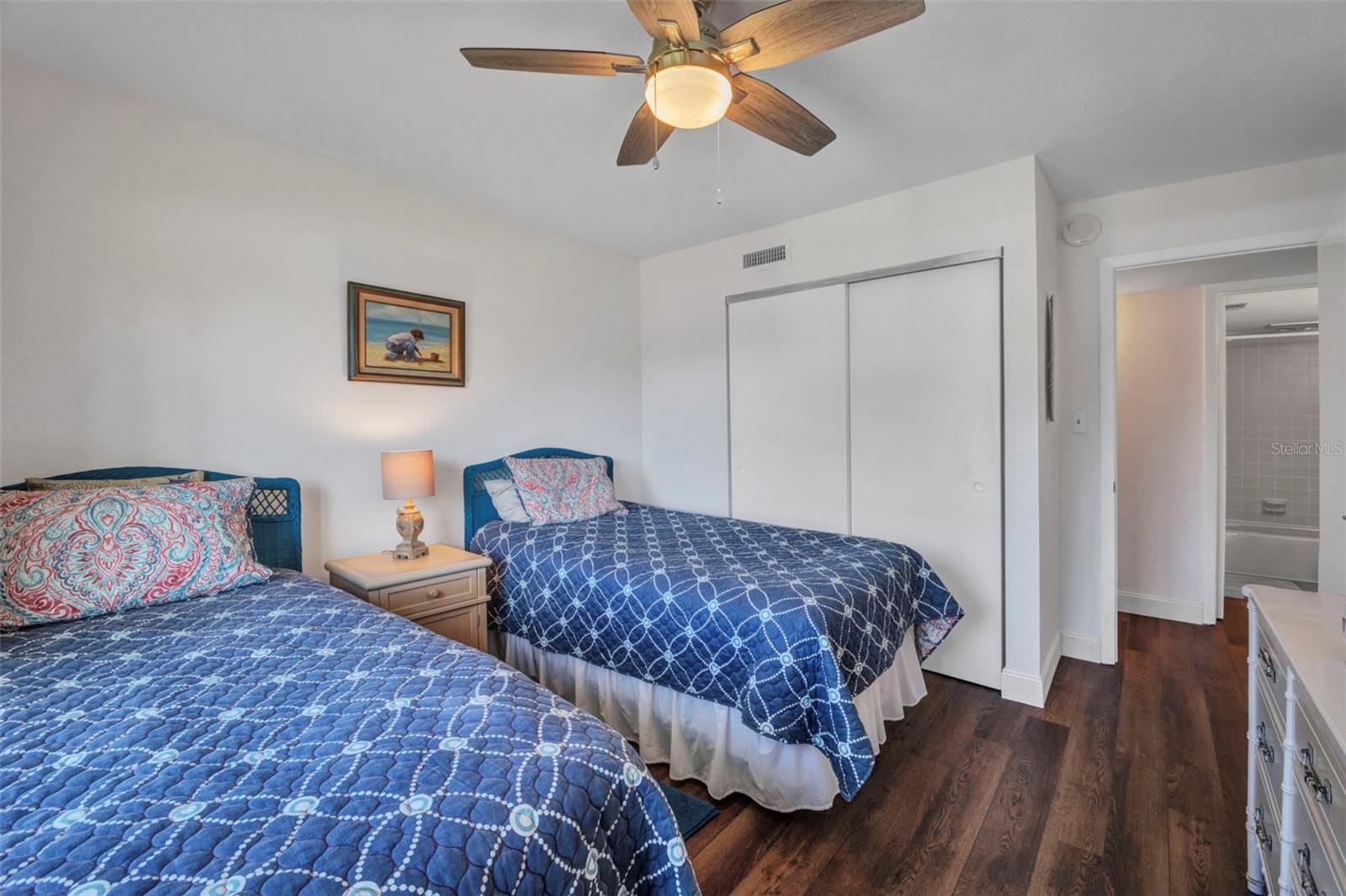 Image 23 of 47 For 21287 Gertrude Avenue 211