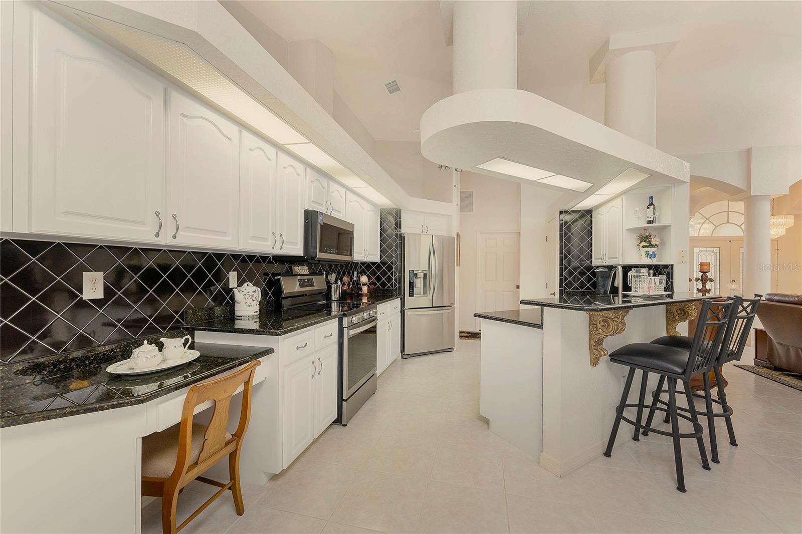 Image 14 of 69 For 23288 Peachland Boulevard