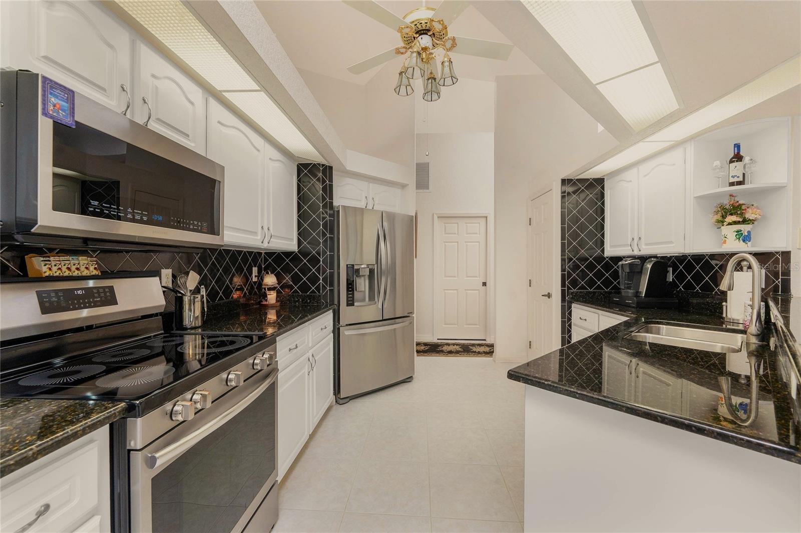 Image 15 of 69 For 23288 Peachland Boulevard