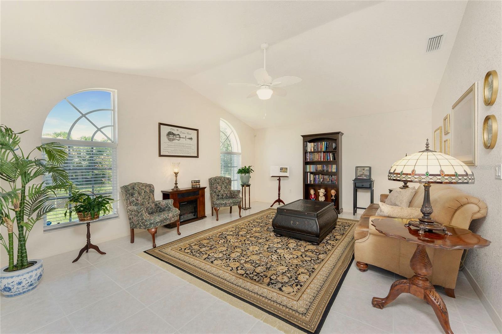 Image 17 of 69 For 23288 Peachland Boulevard