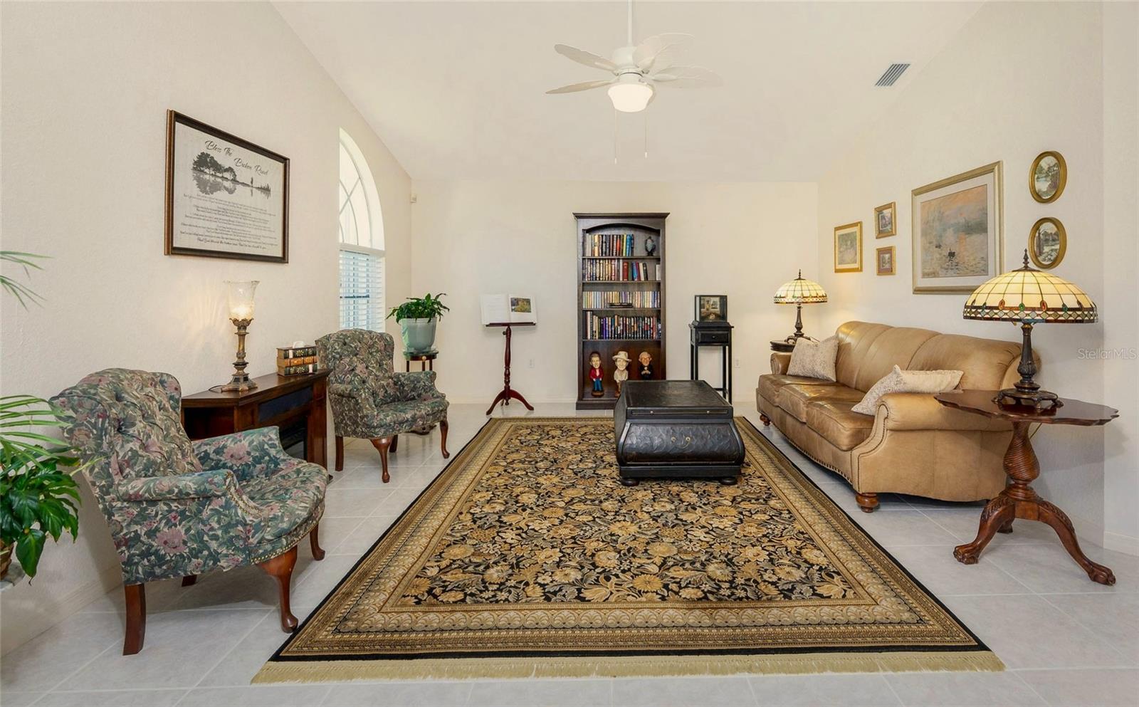 Image 18 of 69 For 23288 Peachland Boulevard