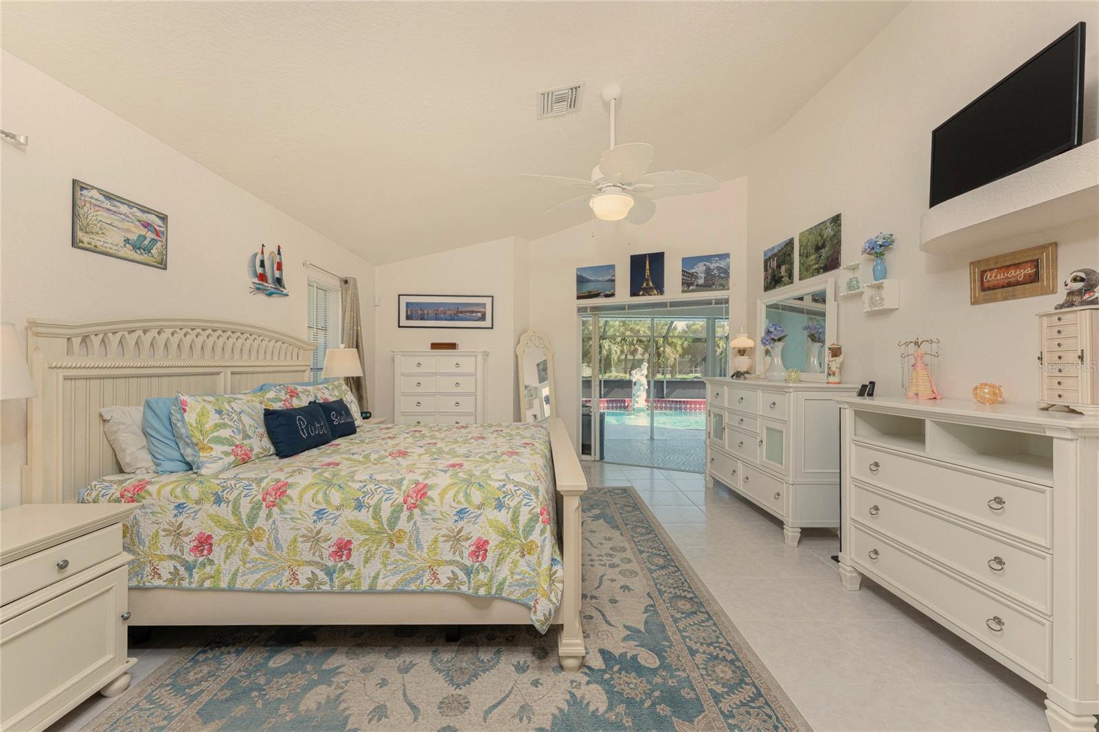Image 31 of 69 For 23288 Peachland Boulevard