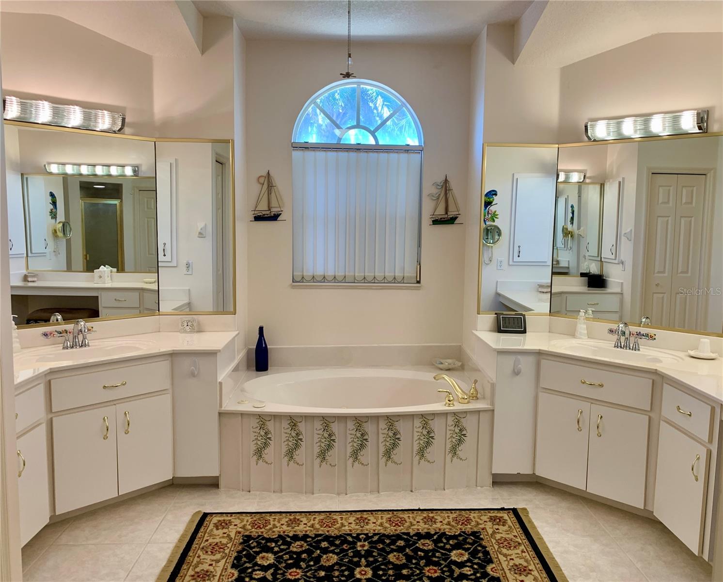 Image 33 of 69 For 23288 Peachland Boulevard