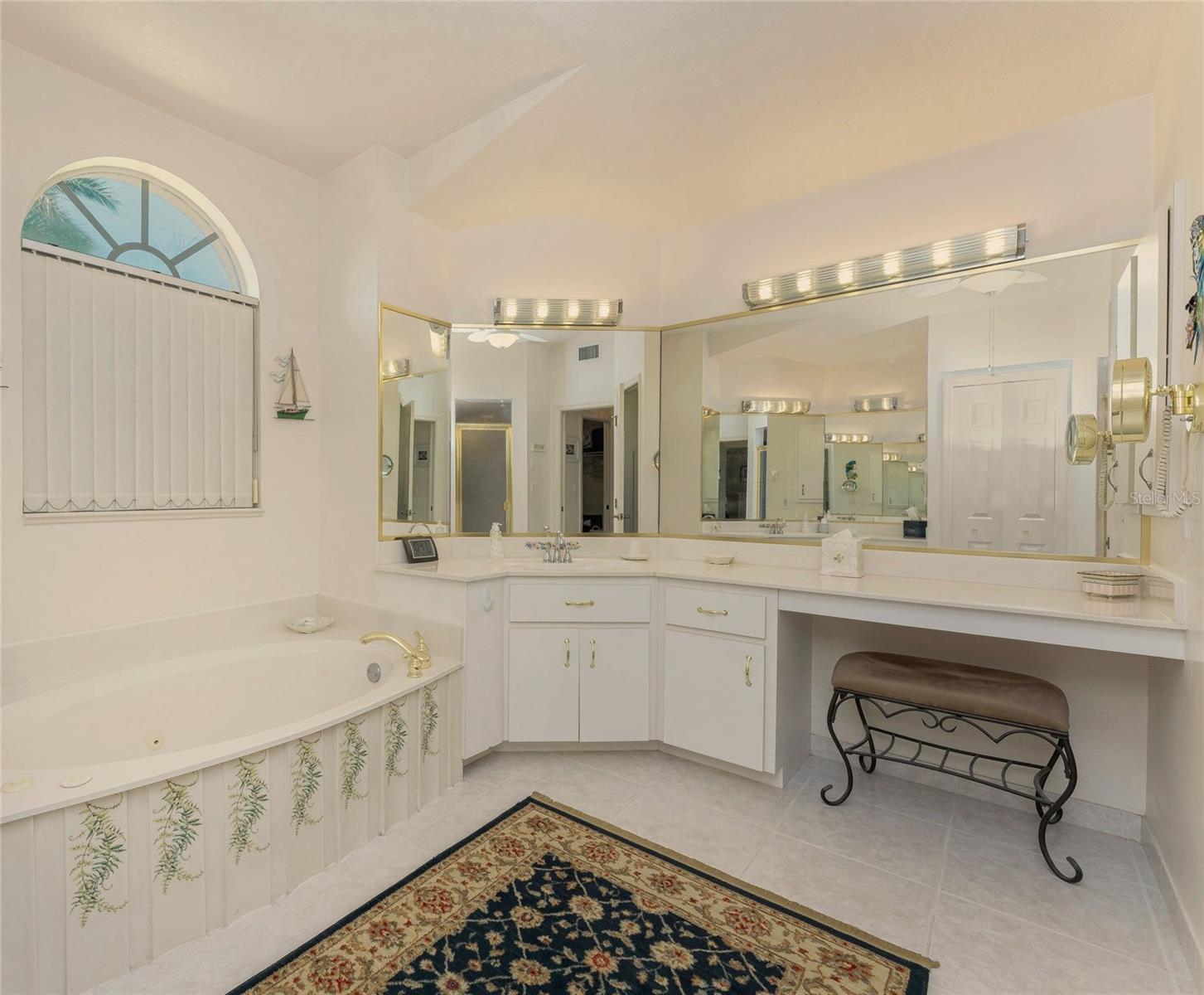 Image 34 of 69 For 23288 Peachland Boulevard