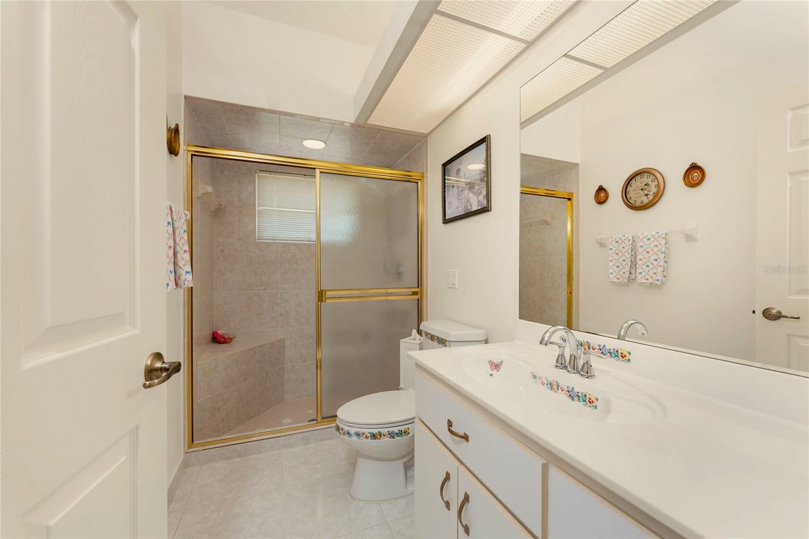 Image 40 of 69 For 23288 Peachland Boulevard