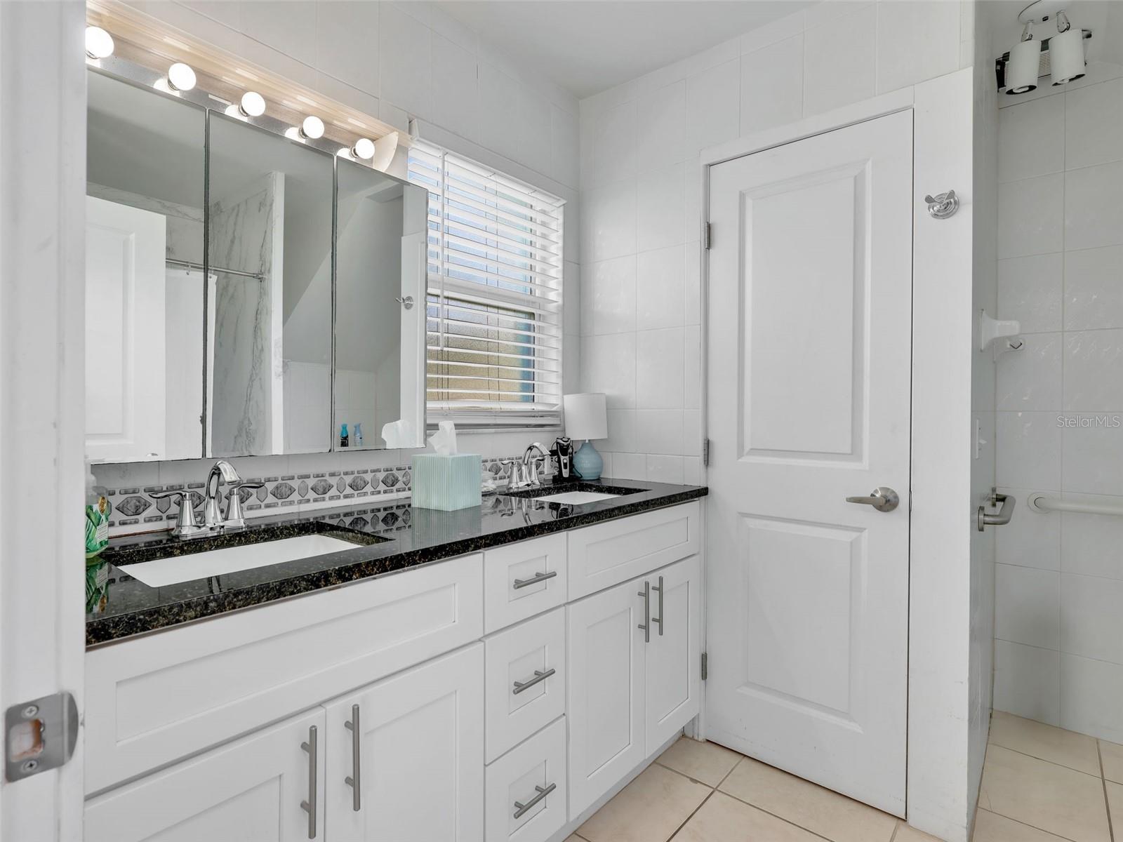 Image 17 of 36 For 5622 Deauville Court