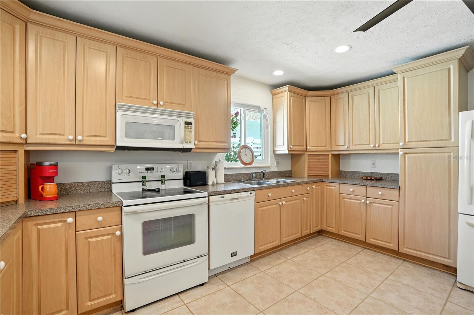 Image 16 of 42 For 736 92nd Avenue N
