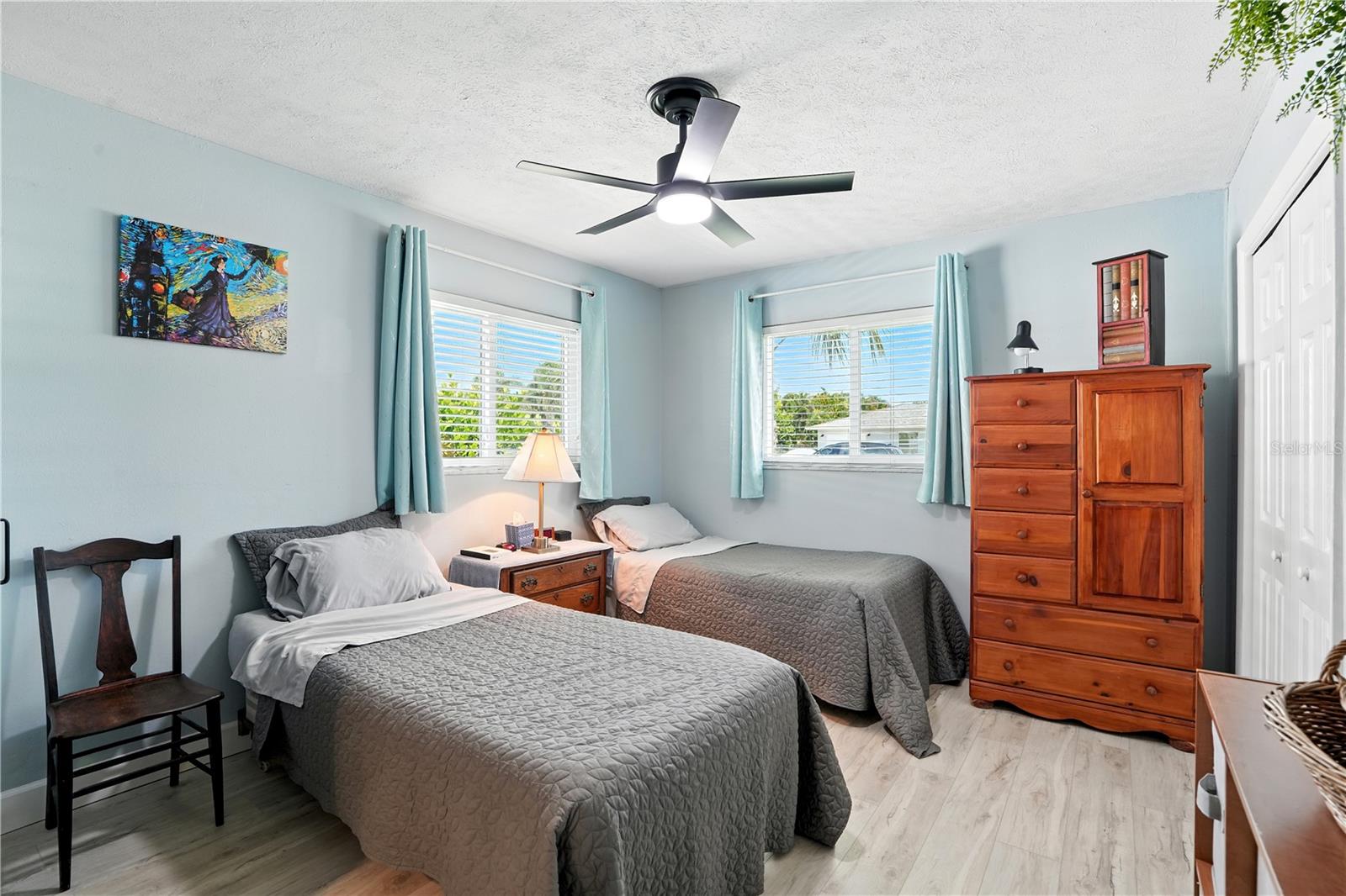 Image 17 of 42 For 736 92nd Avenue N