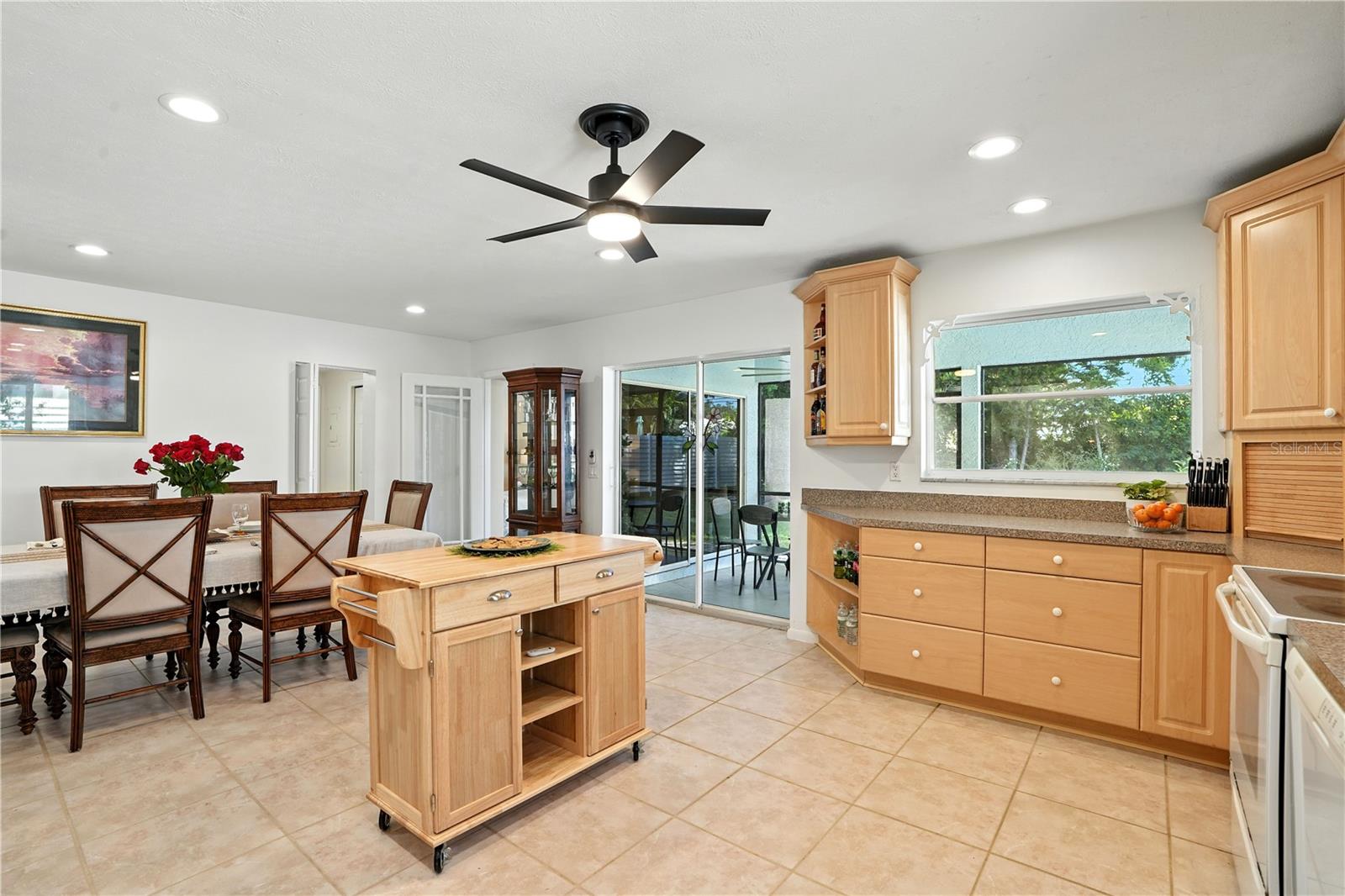 Image 7 of 42 For 736 92nd Avenue N