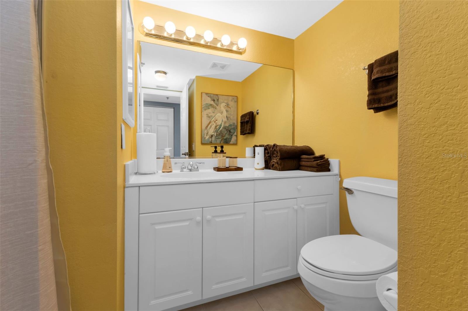 Image 15 of 79 For 23465 Harborview Road 225