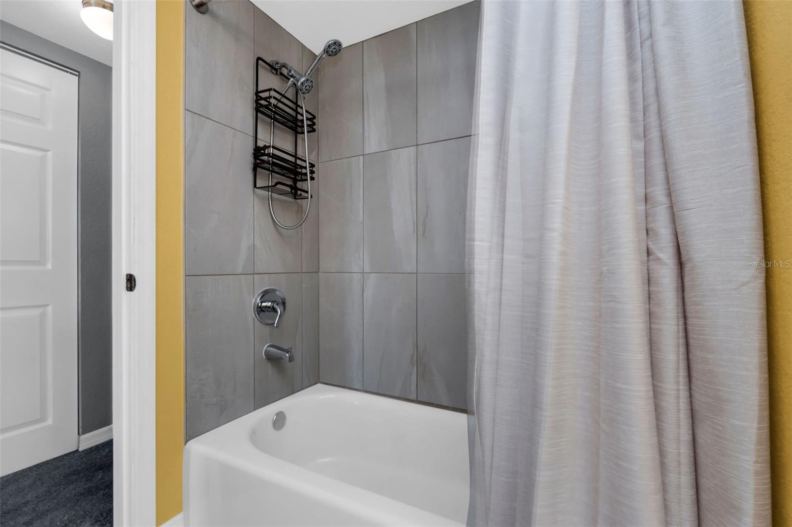 Image 16 of 79 For 23465 Harborview Road 225