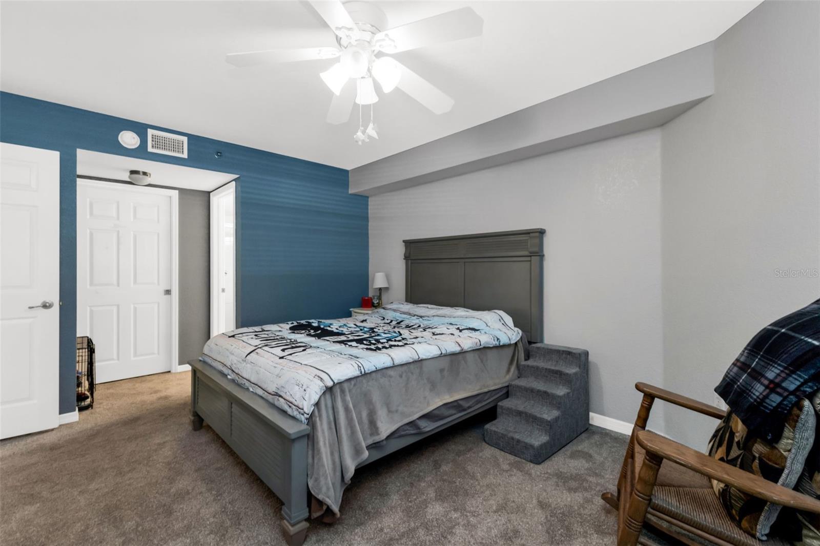 Image 20 of 79 For 23465 Harborview Road 225