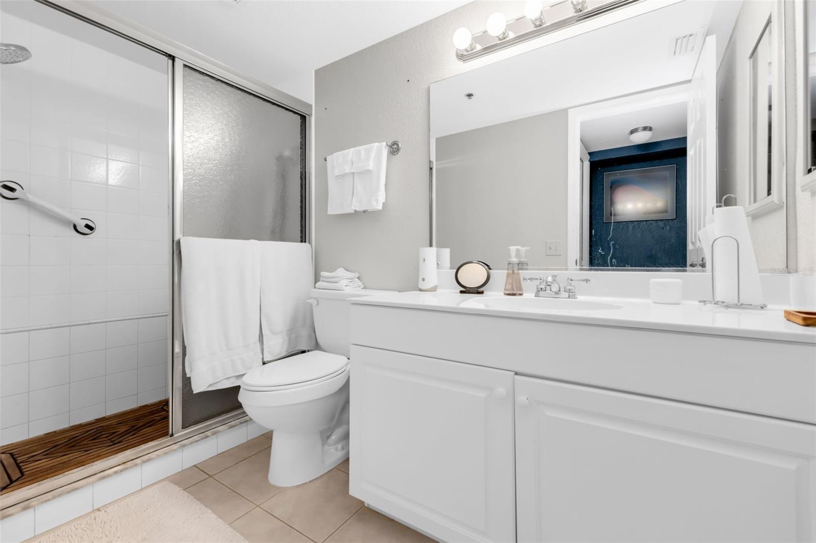 Image 21 of 79 For 23465 Harborview Road 225
