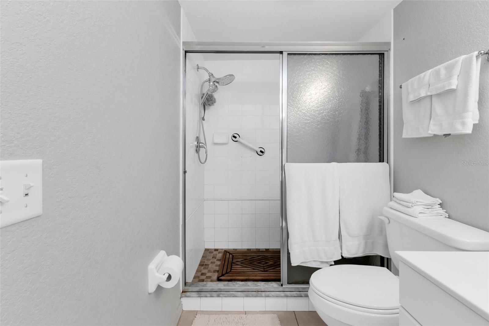 Image 22 of 79 For 23465 Harborview Road 225