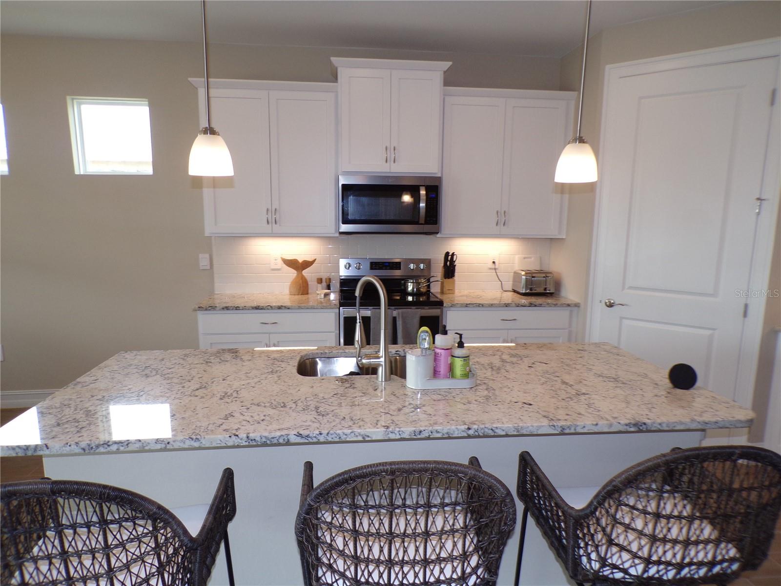 Image 4 of 47 For 16048 Crofton Springs Way