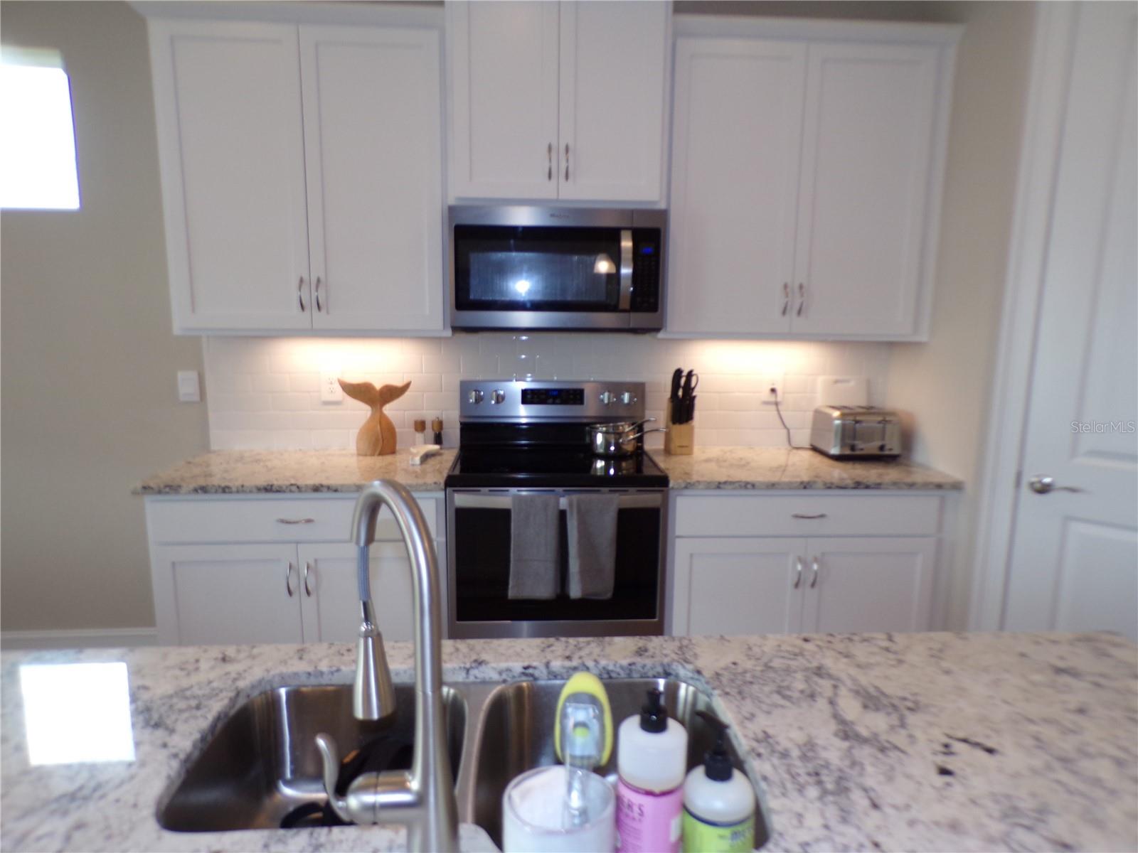 Image 6 of 47 For 16048 Crofton Springs Way