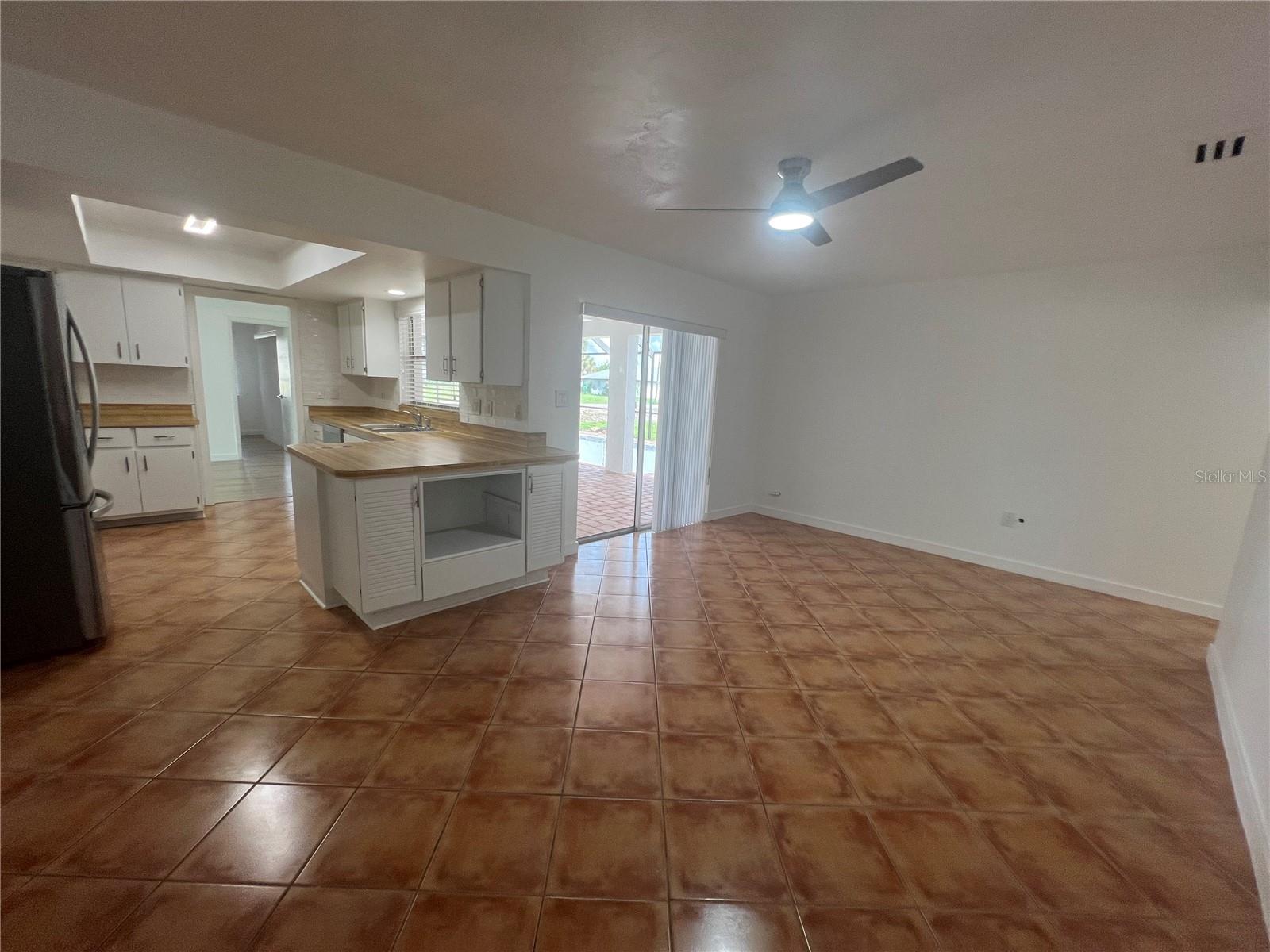 Image 11 of 27 For 21371 Knollwood Avenue