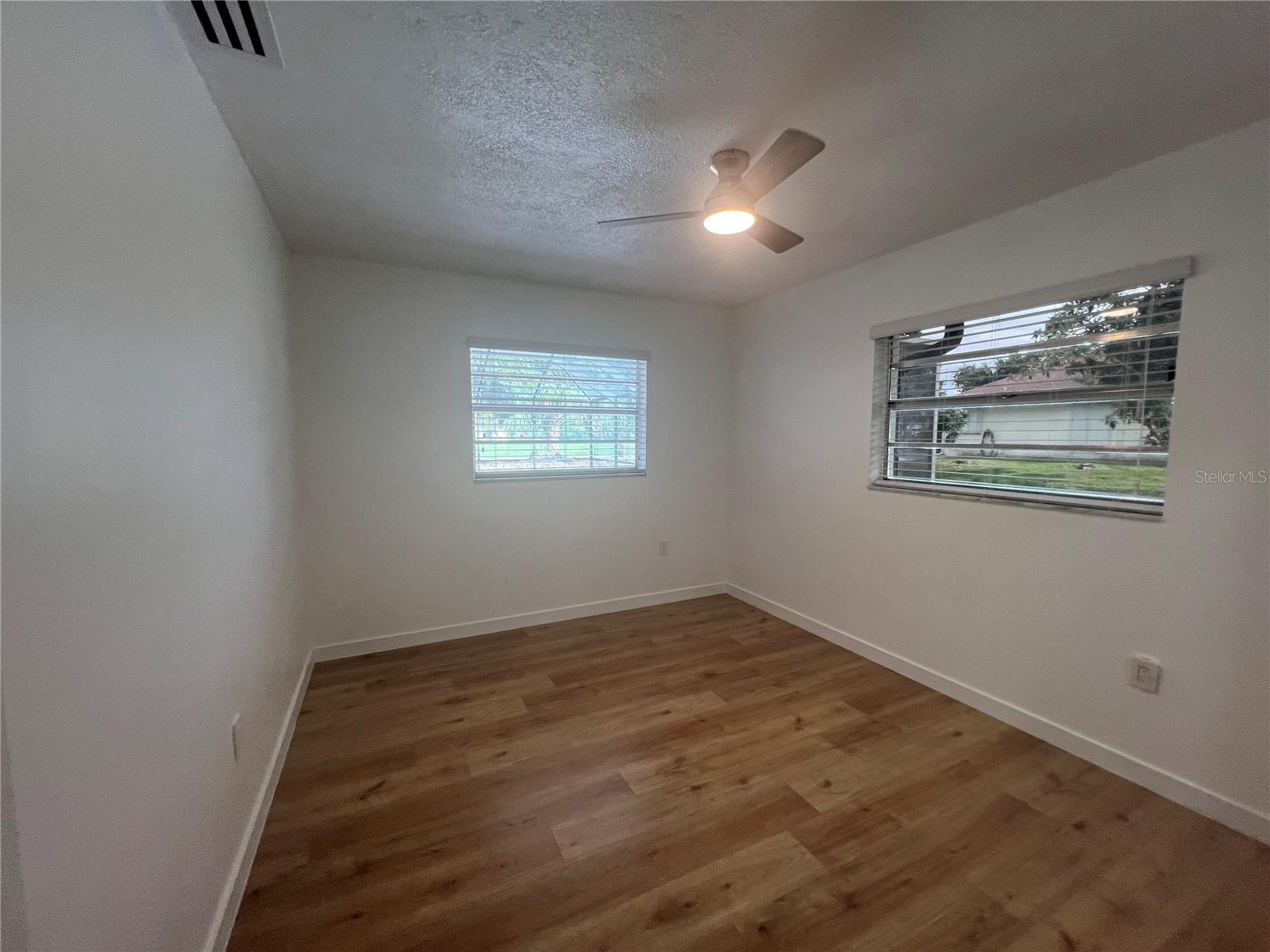 Image 19 of 27 For 21371 Knollwood Avenue