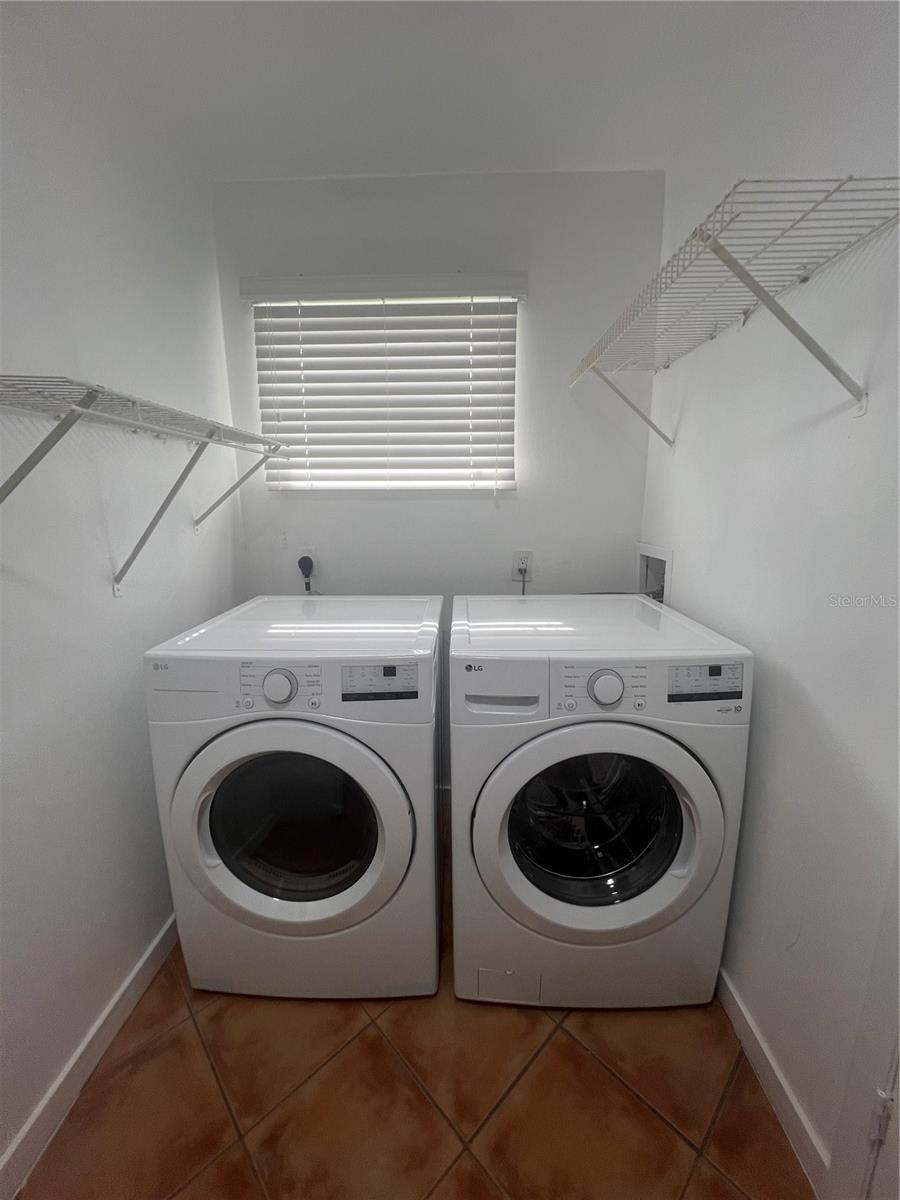 Image 22 of 27 For 21371 Knollwood Avenue