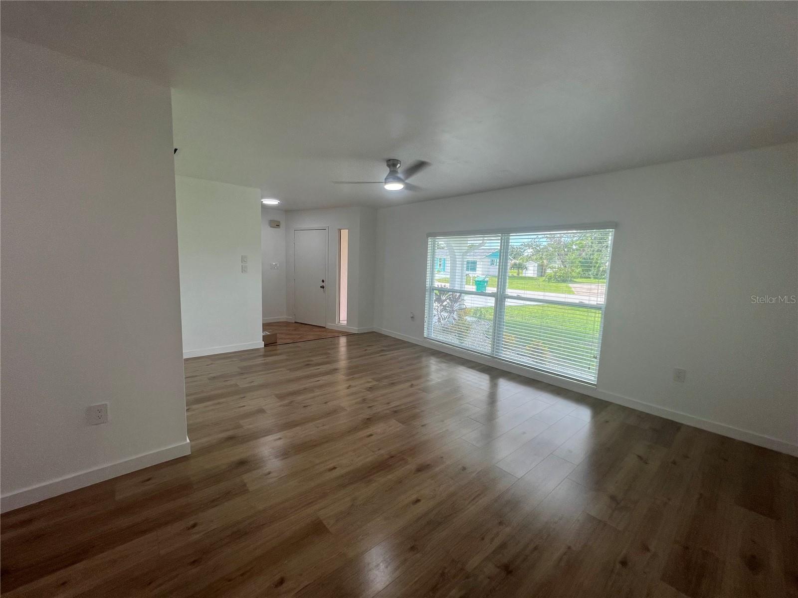 Image 6 of 27 For 21371 Knollwood Avenue