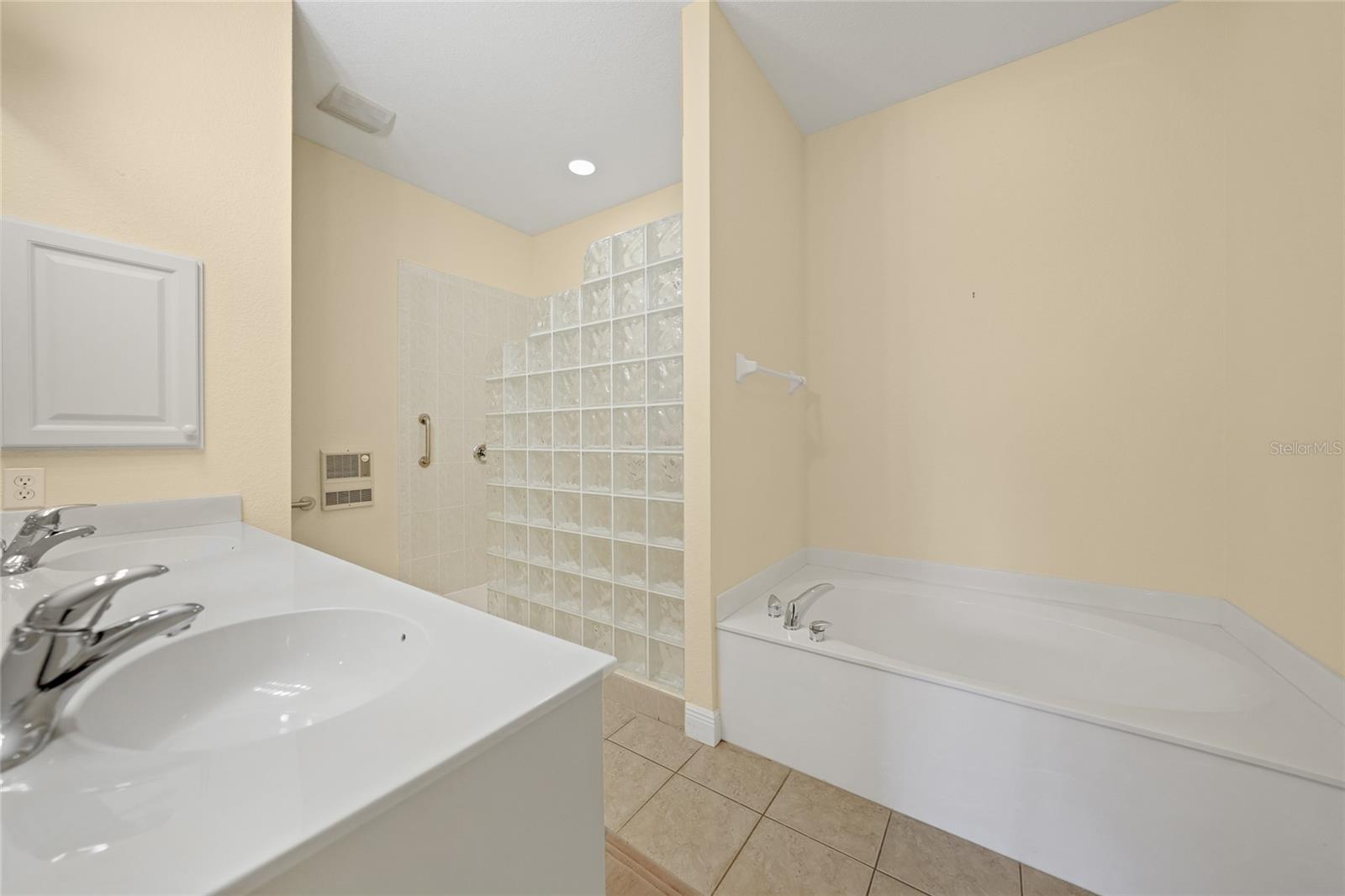 Image 18 of 55 For 2595 Tarpon Cove Drive 1222