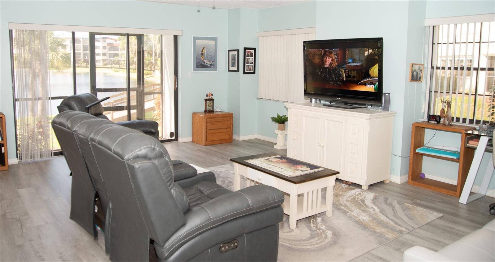 Image 4 of 30 For 23465 Harborview Road 1008