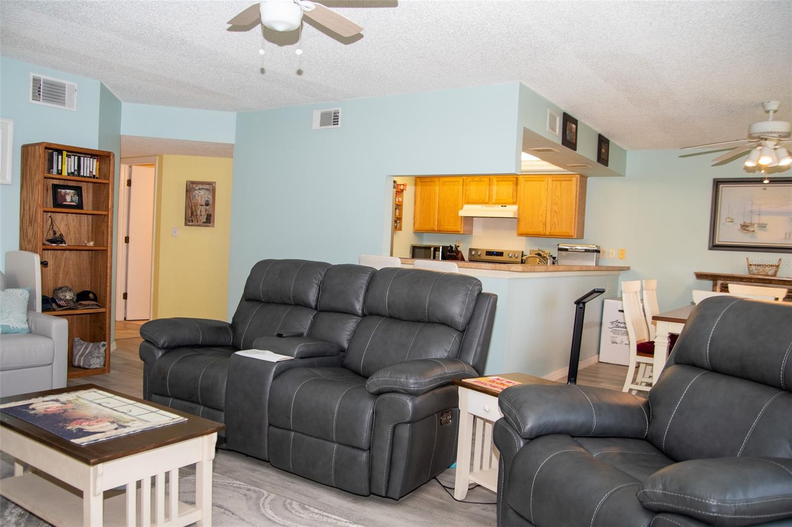 Image 7 of 30 For 23465 Harborview Road 1008