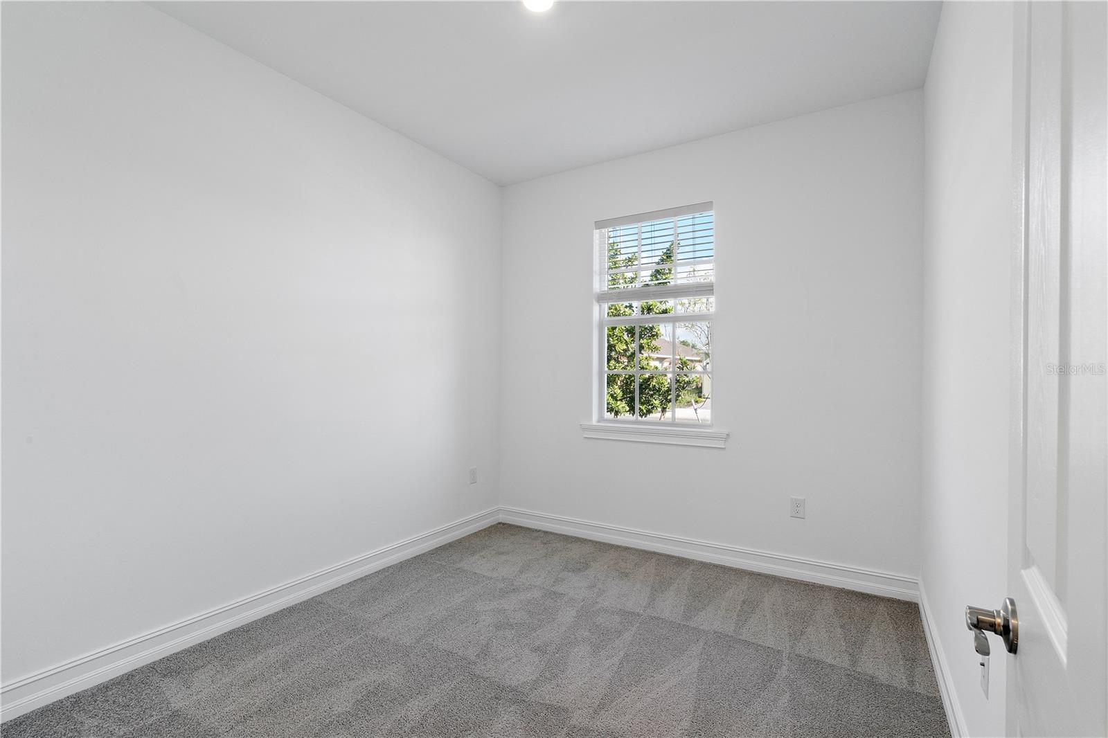 Image 6 of 40 For 43847 Blue Heron Lane