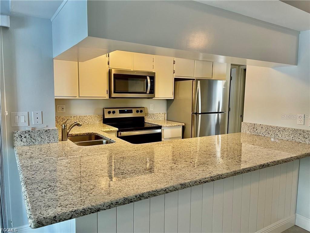 Image 4 of 20 For 5650 Trailwinds Drive 122