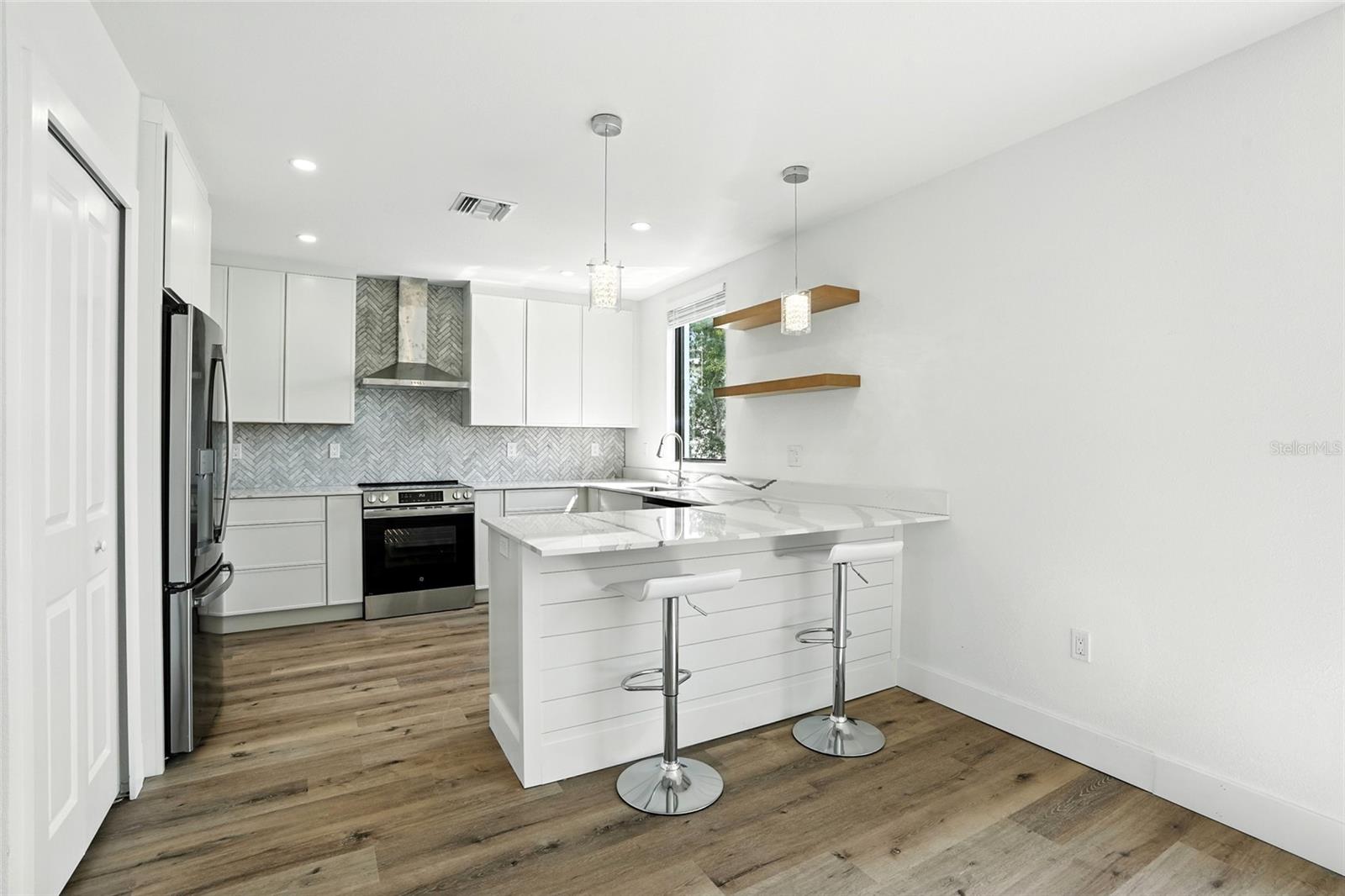 Image 10 of 47 For 910 Olympia Avenue