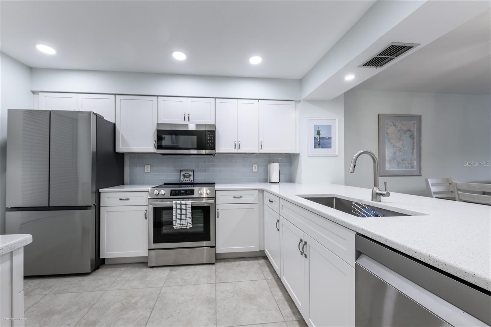 Image 5 of 51 For 220 Coldeway Drive 112