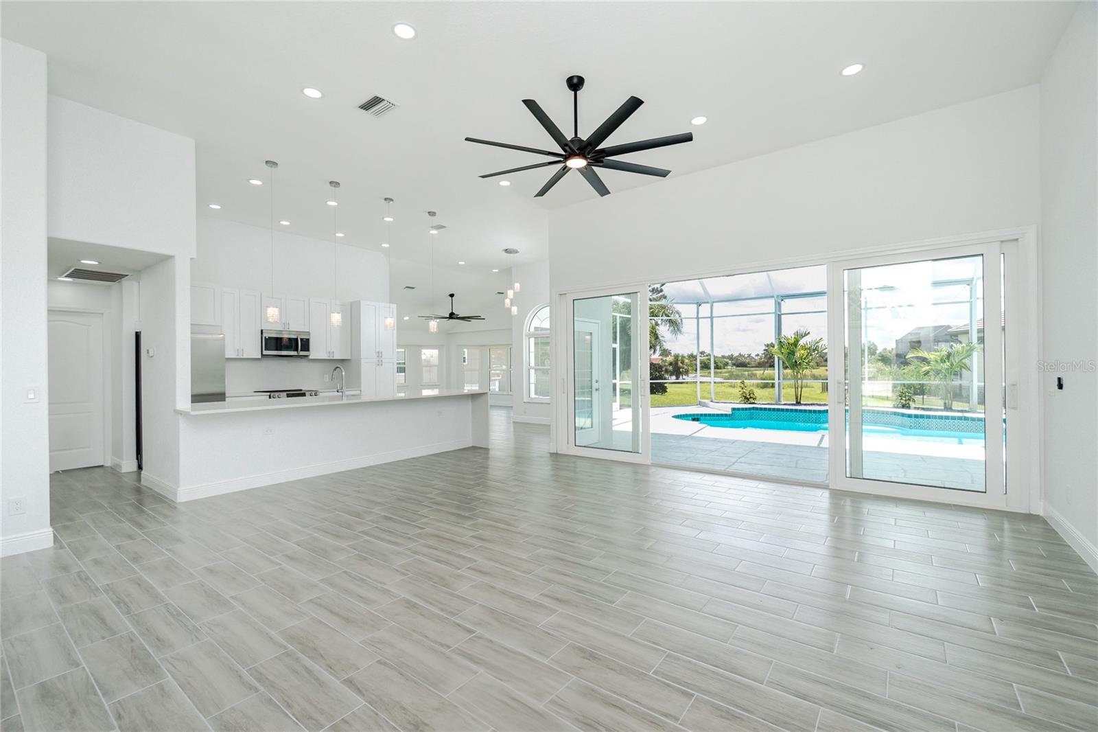 Image 12 of 51 For 443 Madrid Boulevard