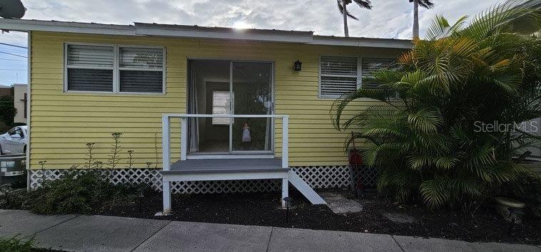 Image 2 of 16 For 461 Marion Avenue
