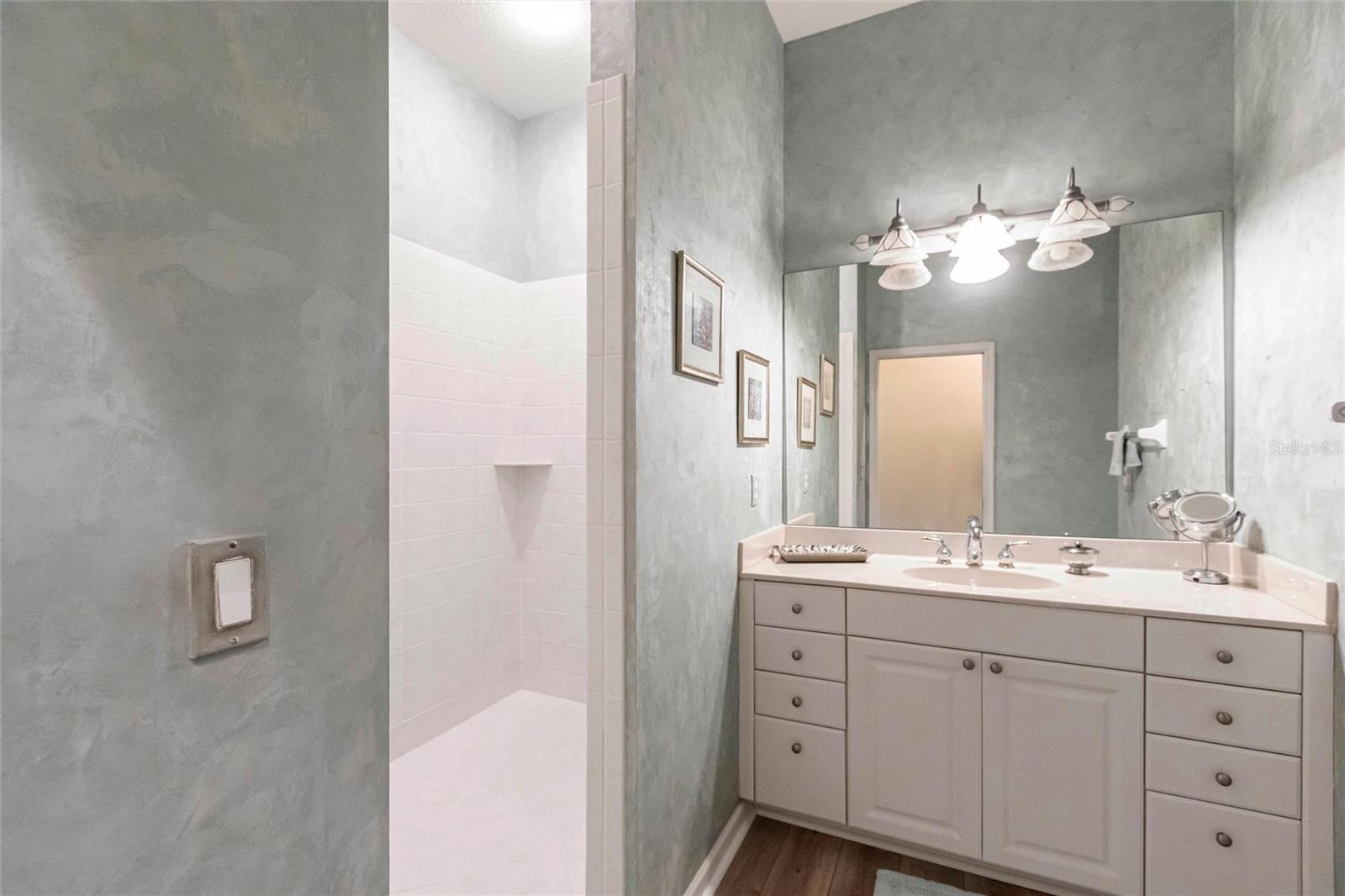 Image 19 of 51 For 14259 Reserve Court