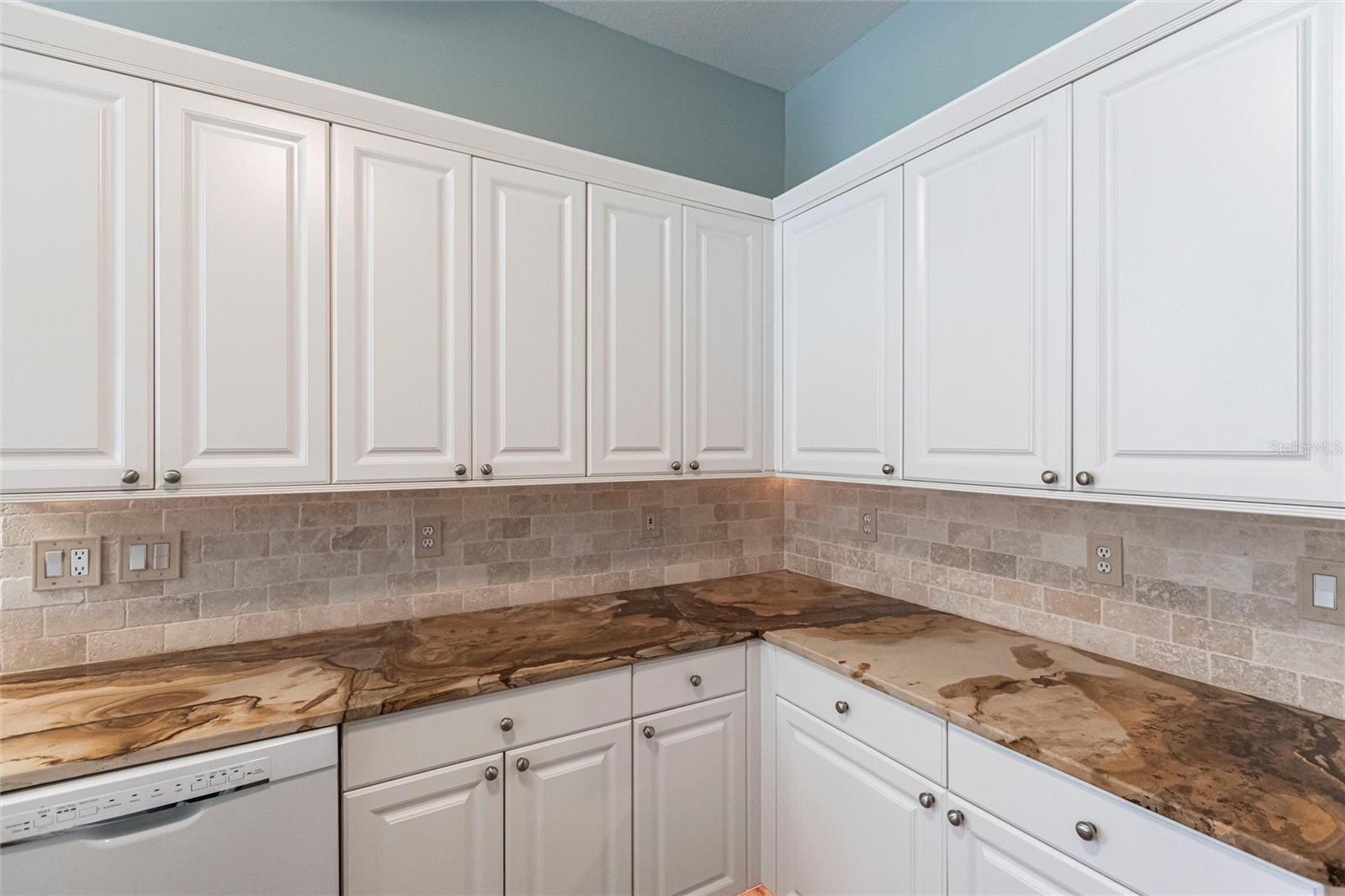 Image 9 of 51 For 14259 Reserve Court