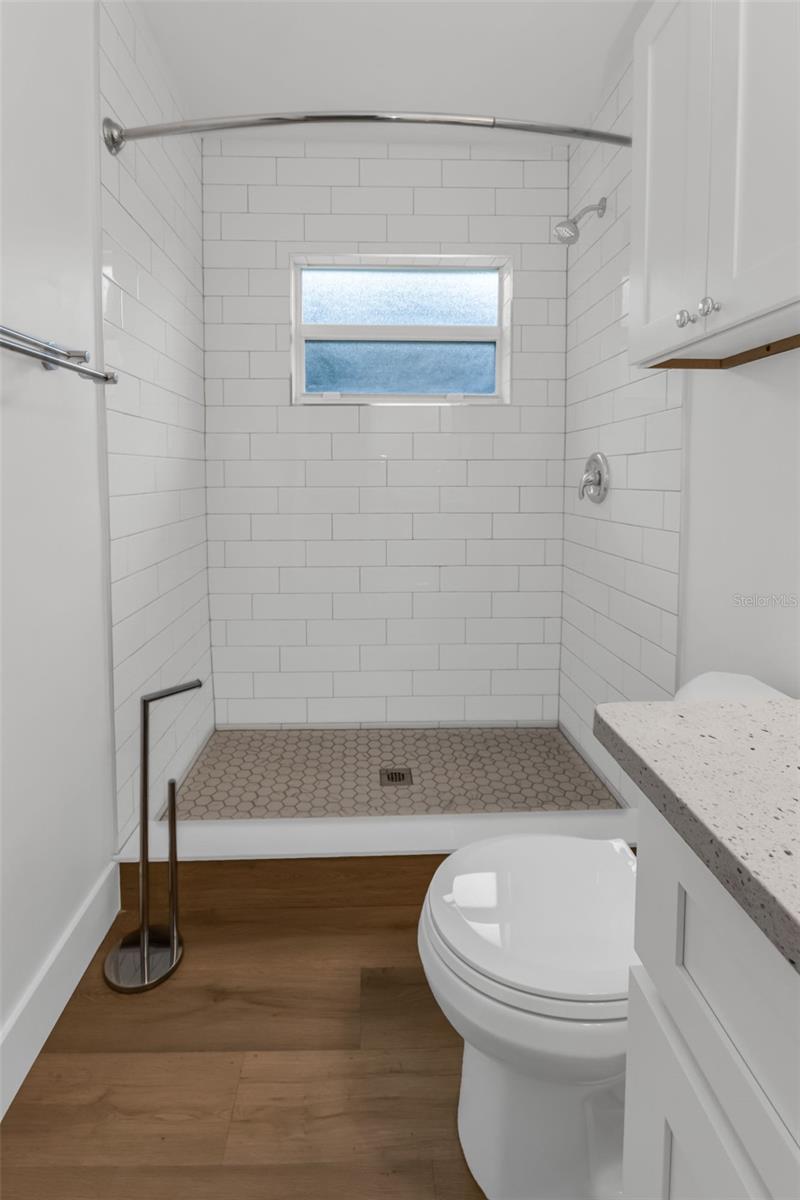 Image 18 of 89 For 418 Durrance Street