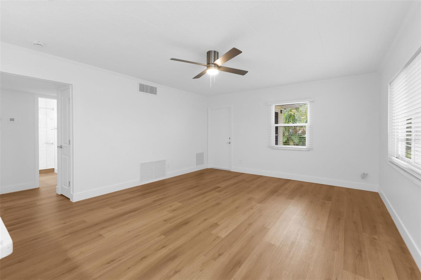 Image 32 of 89 For 418 Durrance Street