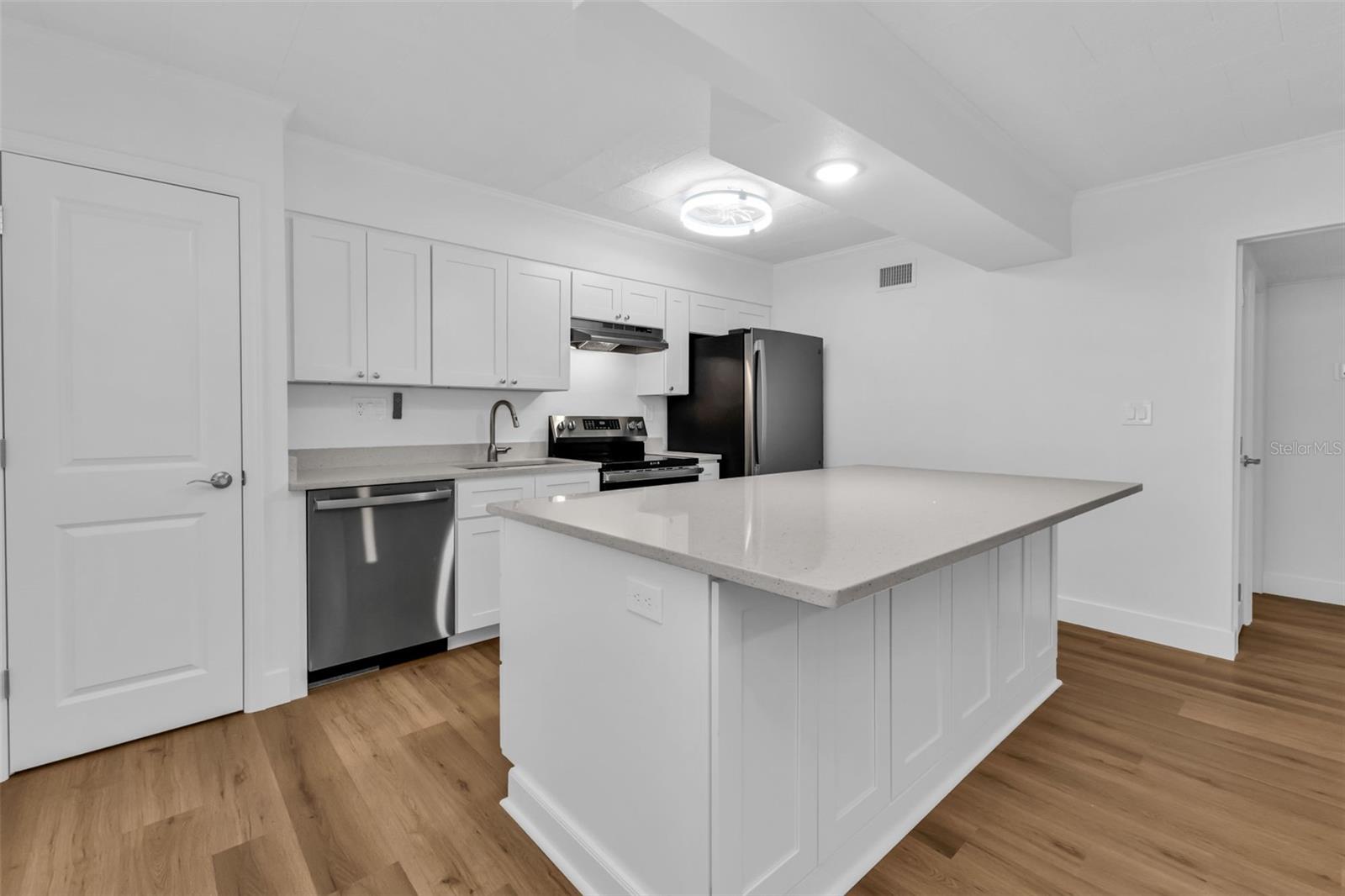 Image 33 of 89 For 418 Durrance Street
