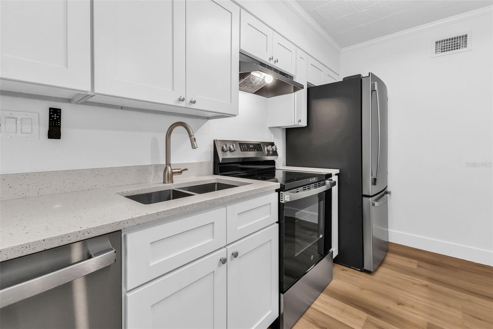 Image 36 of 89 For 418 Durrance Street