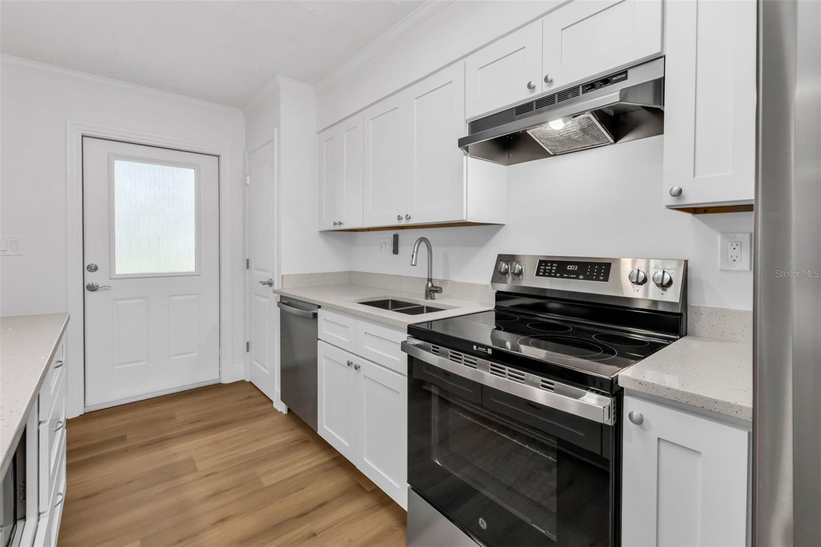 Image 38 of 89 For 418 Durrance Street