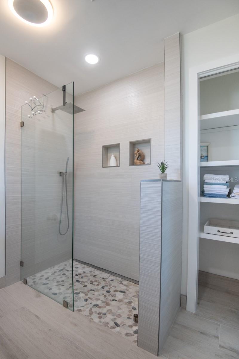 Image 17 of 42 For 915 Don Juan Court