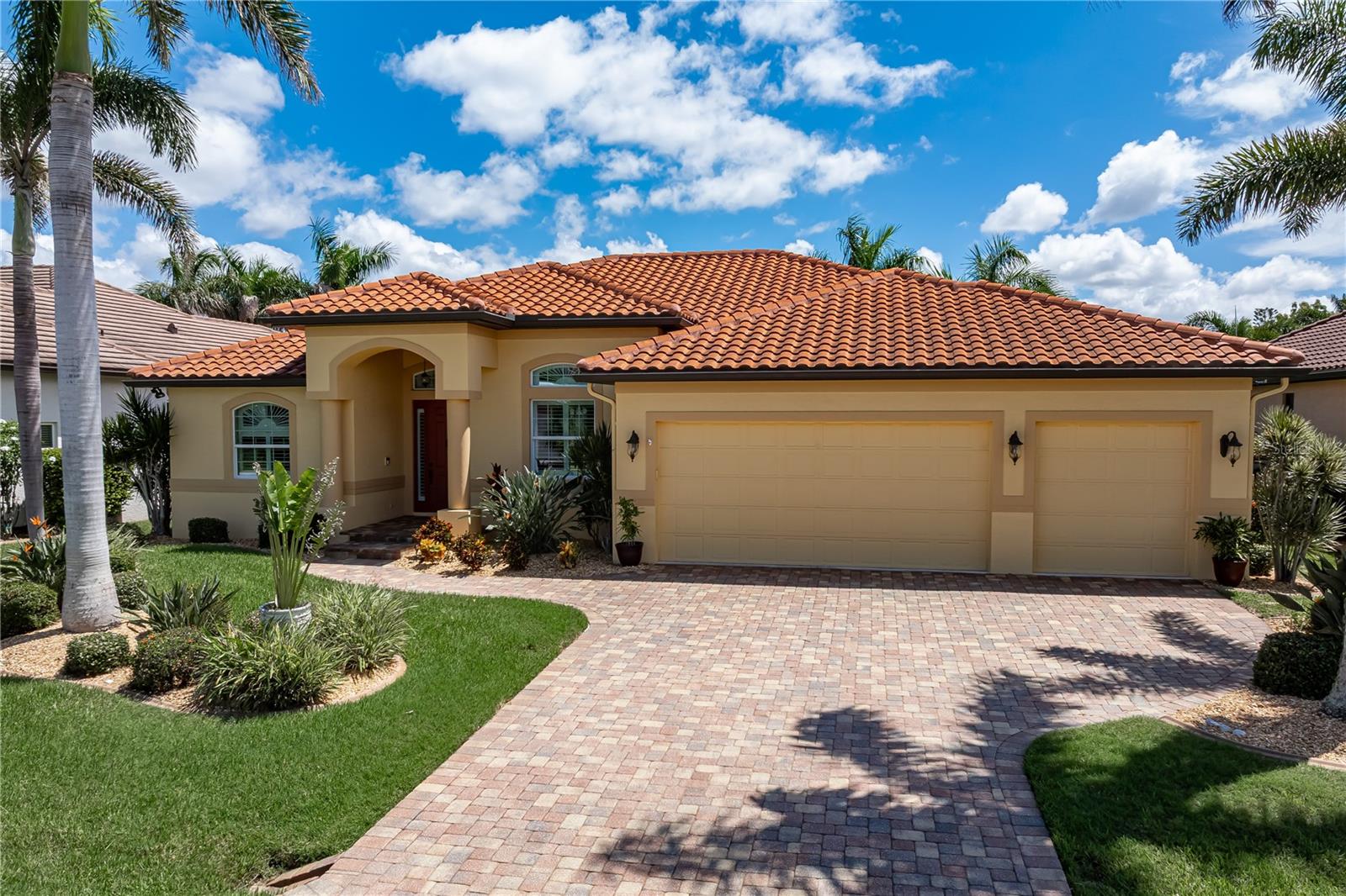 Image 16 of 83 For 48 Tropicana Drive