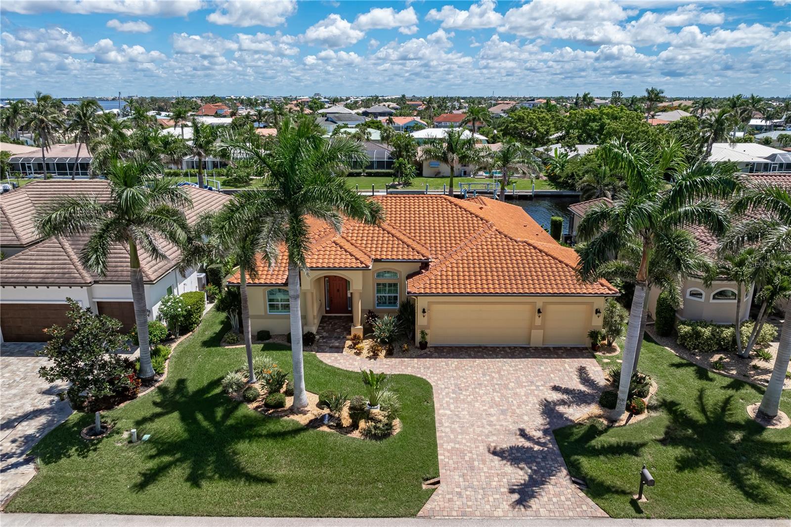 Image 17 of 83 For 48 Tropicana Drive